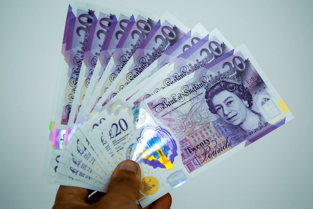 handful of 20 pound notes